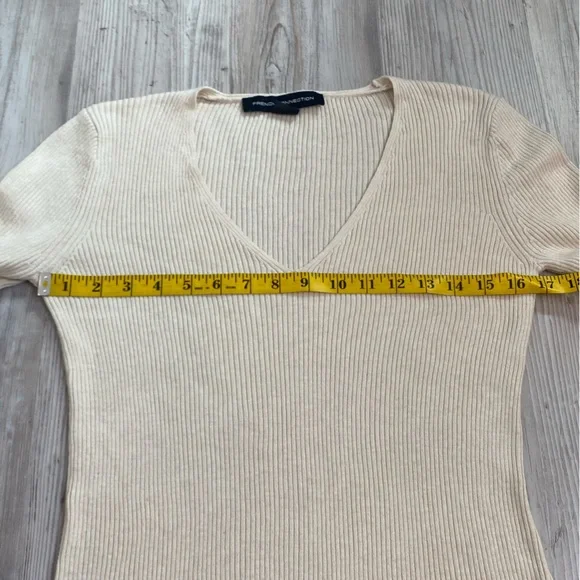 French Connection Vneck sweater Size Large Cream Bell Sleeve Fairy Office Career - Picture 9 of 13